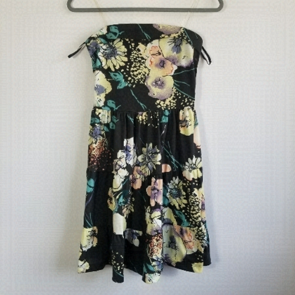 𝅺CHARLOTTE Russe small floral strapless dress